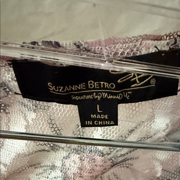 Suzanne Betro Mauve Floral Lace Blouse NWT - Picture 5 of 5